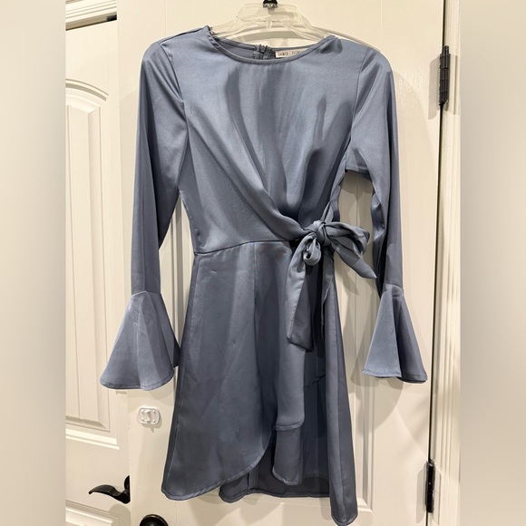 Elegant Blue Midi Dress with Tie Waist - Picture 1 of 6